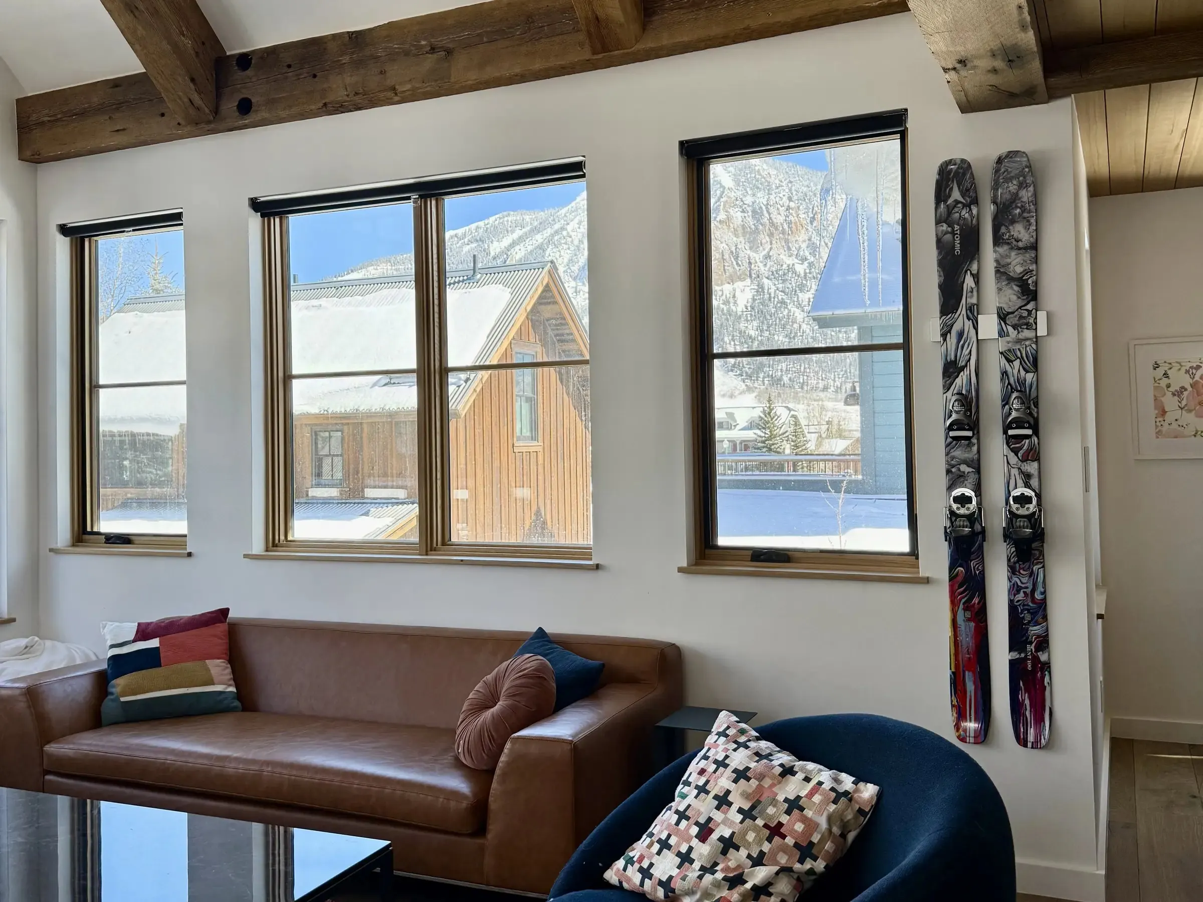 Ski wall rack